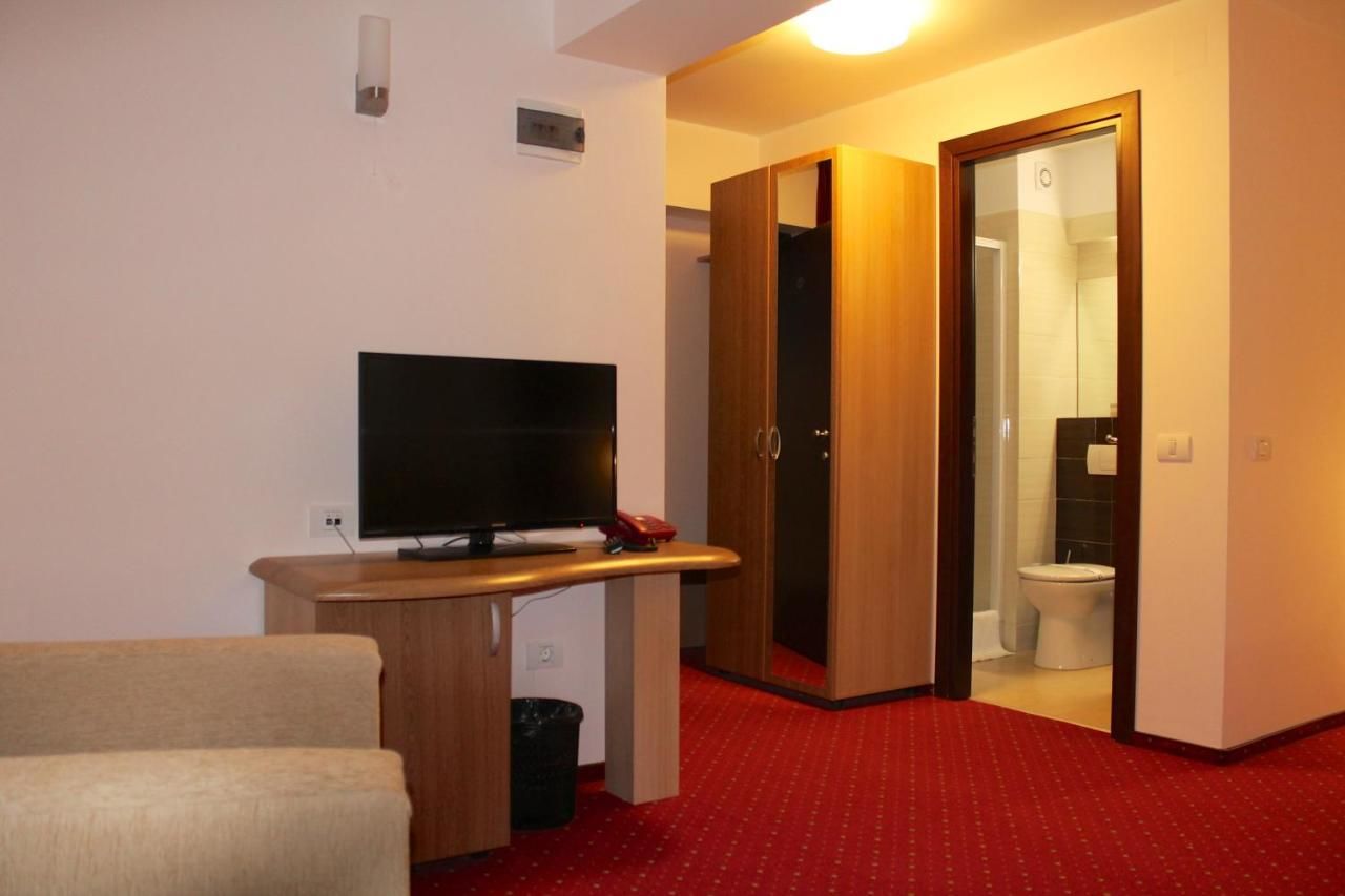 Отель Hotel Carpați Предял-20