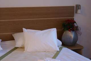 Отель Hotel Carpați Предял Стандартный двухместный номер с 2 отдельными кроватями-4