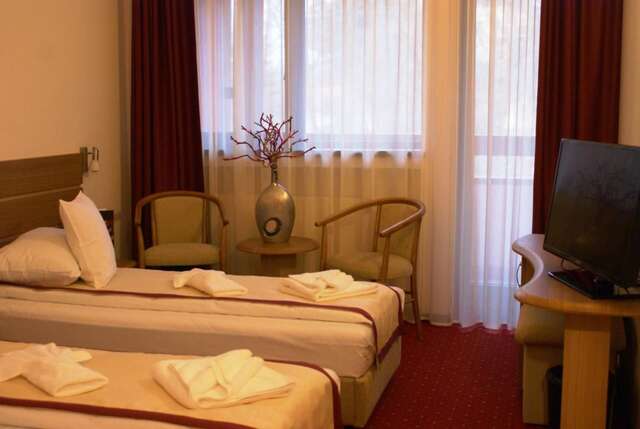 Отель Hotel Carpați Предял-13